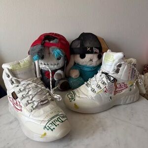 Von Dutch White Sneakers with Colorful Accents